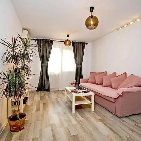 Poetry I Piata Victorei Apartment