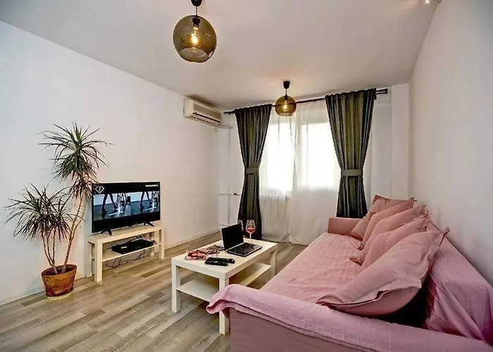 Poetry I Piata Victorei Bucarest